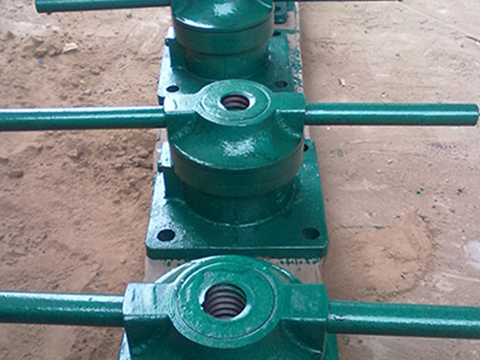 平推螺桿啟閉機(jī) 